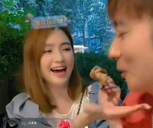 洪欣张丹峰撇离婚后直播 甜蜜投喂撒糖网酸捞钱无下限