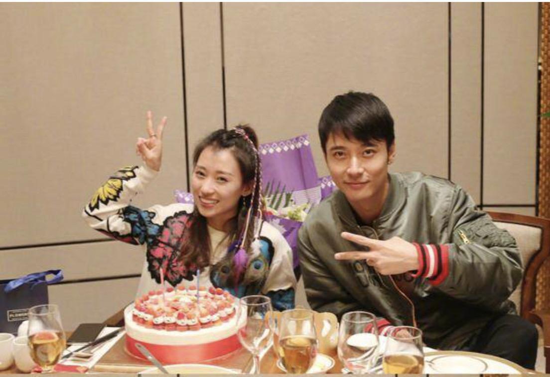 洪欣被曝净身出户　网晒张丹峰毕滢结婚证据