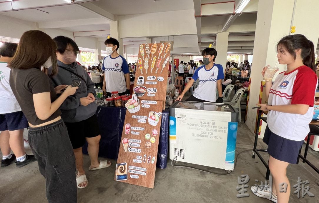 深斋中学校庆义卖会暨娱乐市开市！ 好看好吃好玩如同园游会兼作品秀