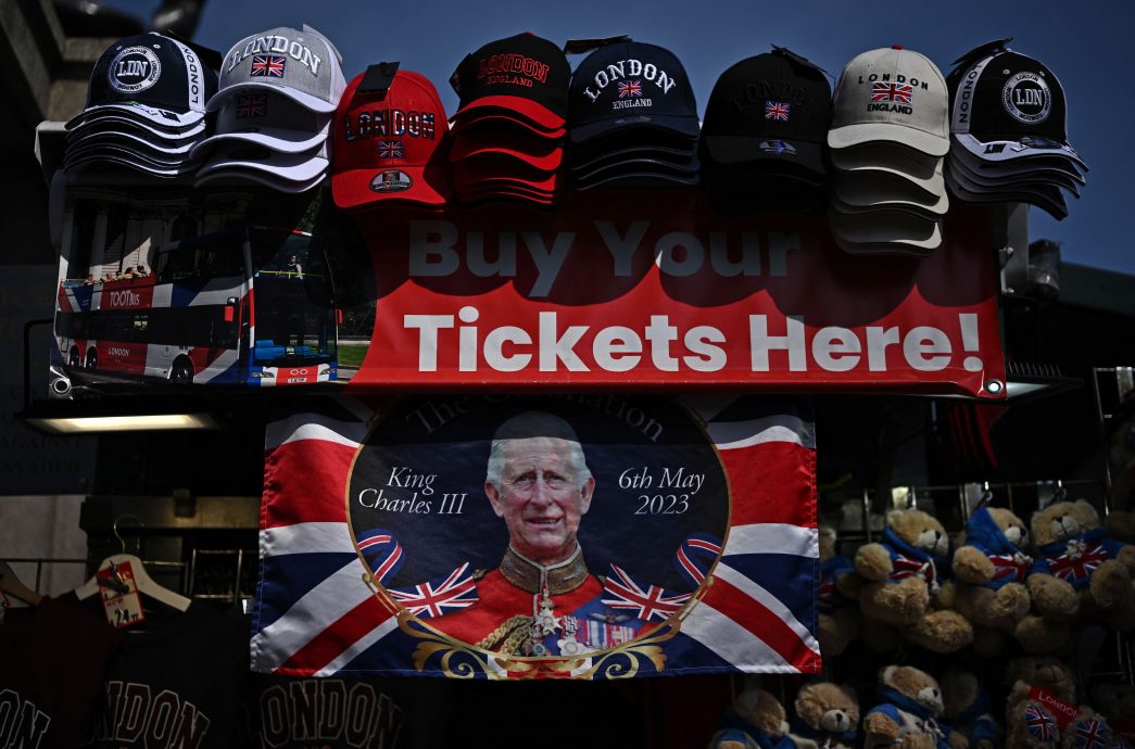 特朗普炮轰拜登缺席加冕礼 是“不尊重”