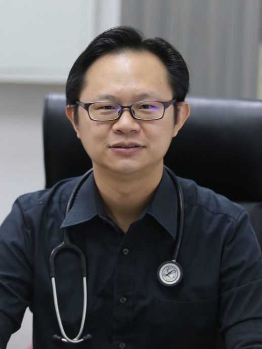 独家|医生:中暑与脑膜炎症状相似 “高烧不退尽速就医”