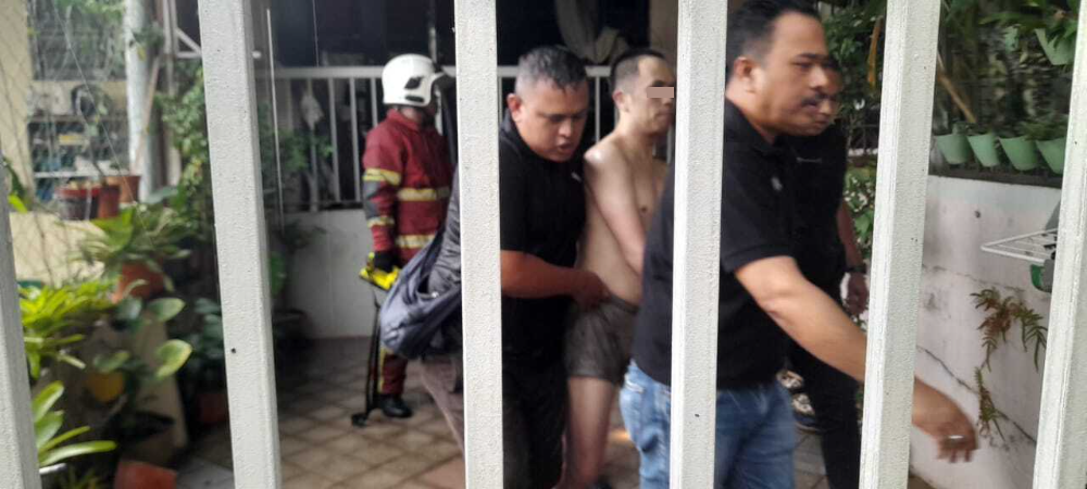 疑自放火烧屋 华男持刀阻消拯员灭火