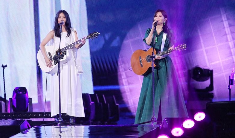 相隔23年再同台陈绮贞  蔡健雅笑称上世纪歌手