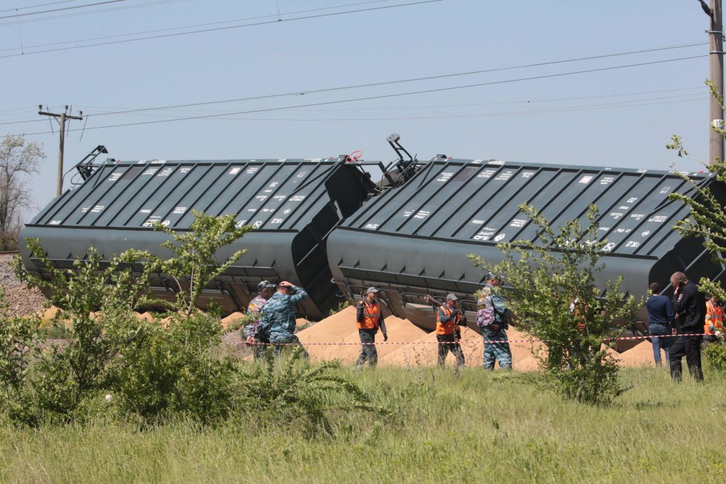 看世界/克里米亚运粮列车出轨 疑受人为干扰