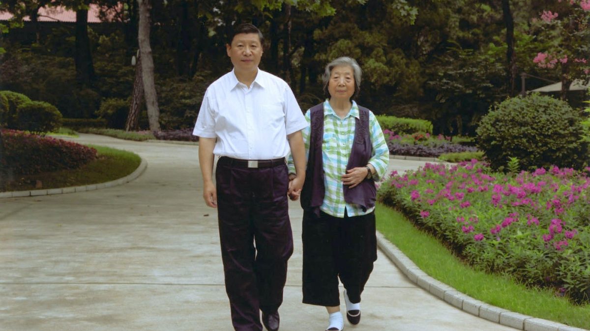 看世界／官媒刊文述习近平与母亲生活细节　寄语节日祝愿