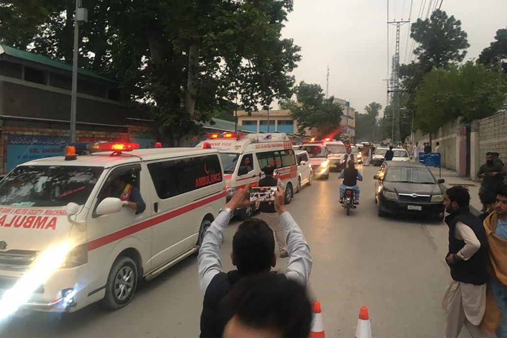 看世界/枪手闯巴基斯坦学校开杀戒 教职员8死2伤