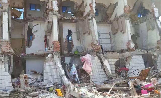 看世界/武汉“黑老大”被捕 曾组织城中村改造暴力拆迁