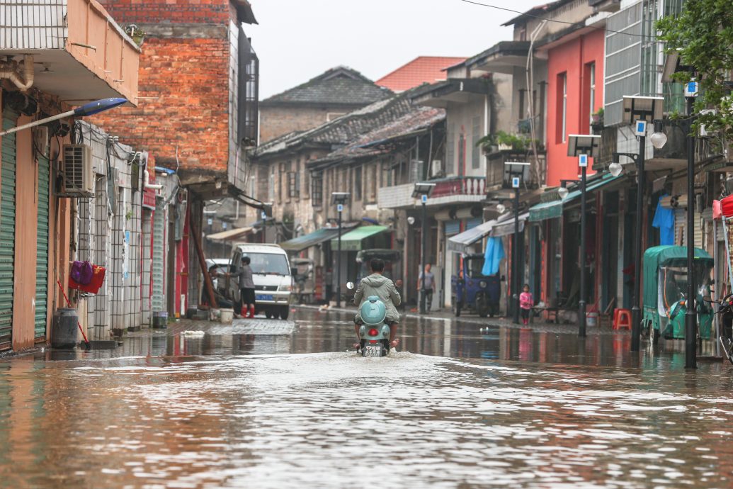 看世界／江西连日暴雨 30万人受灾 6市现灾情 宜春决堤淹4村