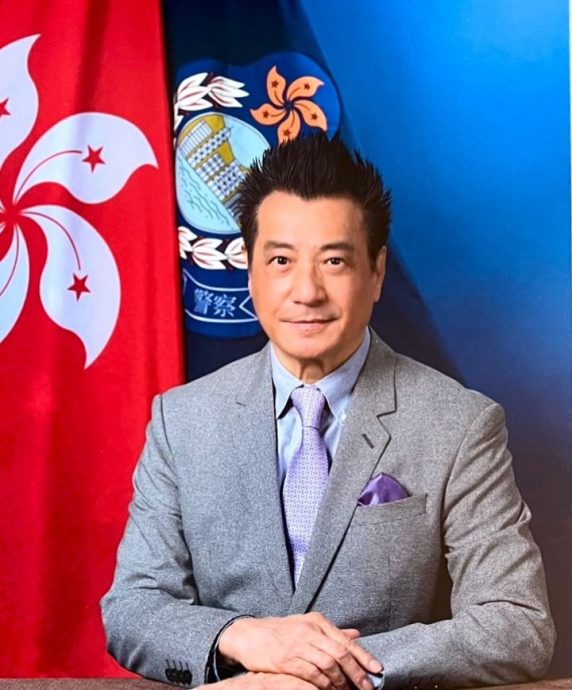 石修同框警队一哥 被网敲碗一起拍戏