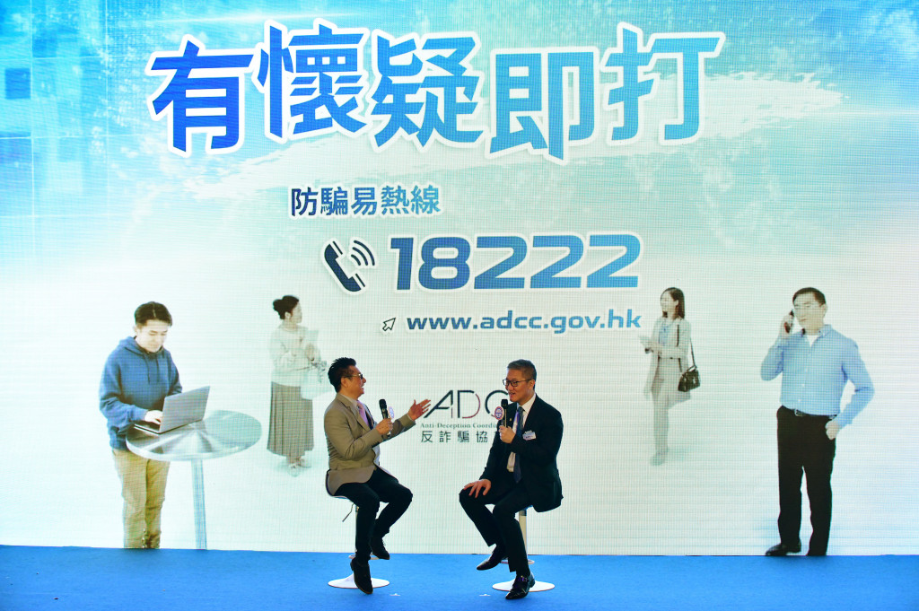 石修同框警队一哥 被网敲碗一起拍戏