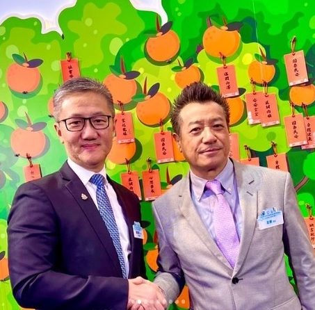 石修同框警队一哥 被网敲碗一起拍戏