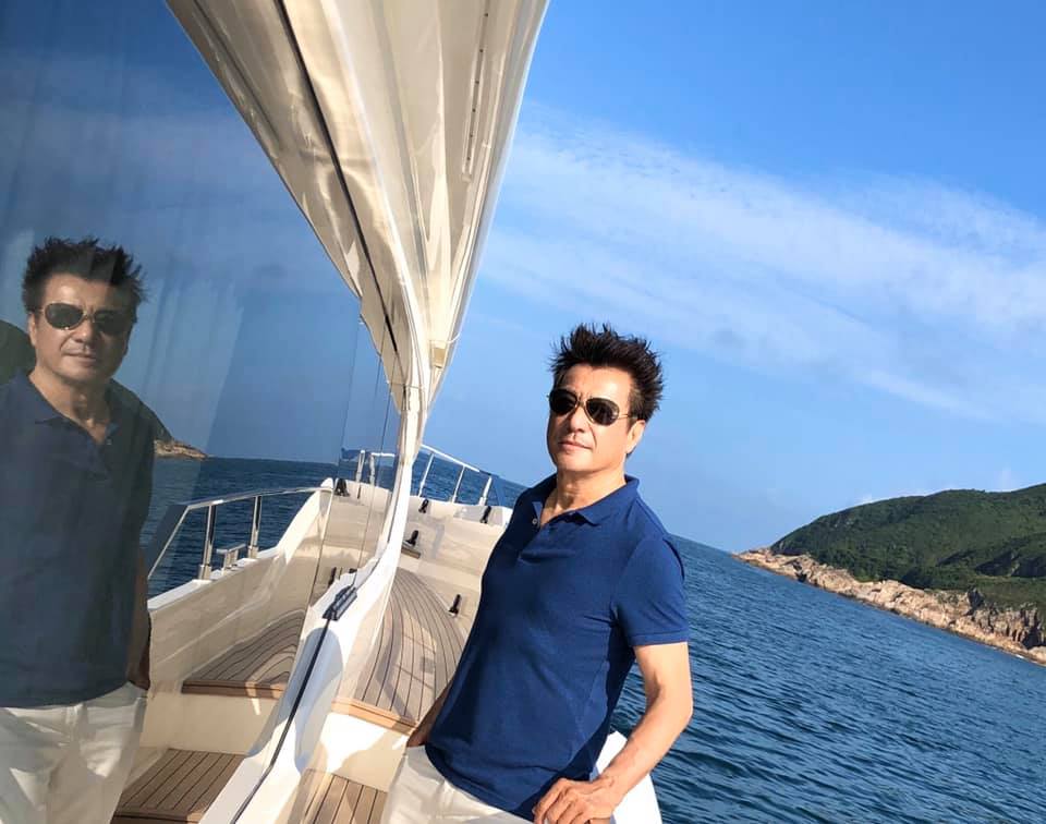 石修同框警队一哥 被网敲碗一起拍戏