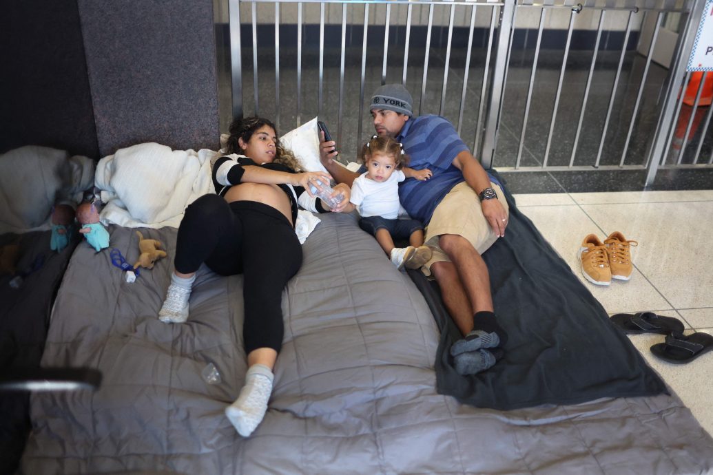 移民不断涌入 美国芝加哥难堪重负