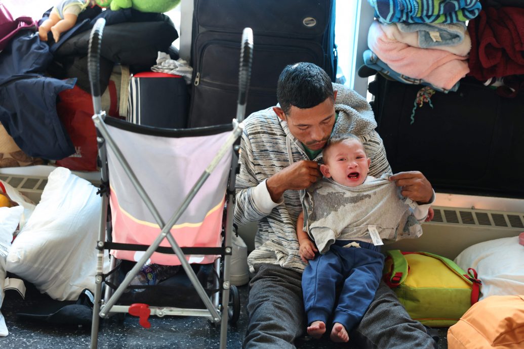 移民在政策改变前 涉万水千山 从南美洲向北涌入美国边境