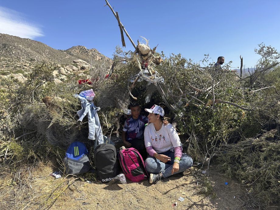 移民在政策改变前 涉万水千山 从南美洲向北涌入美国边境