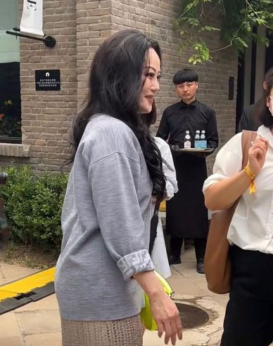 章小蕙下月登六 高额头被指似寿星公