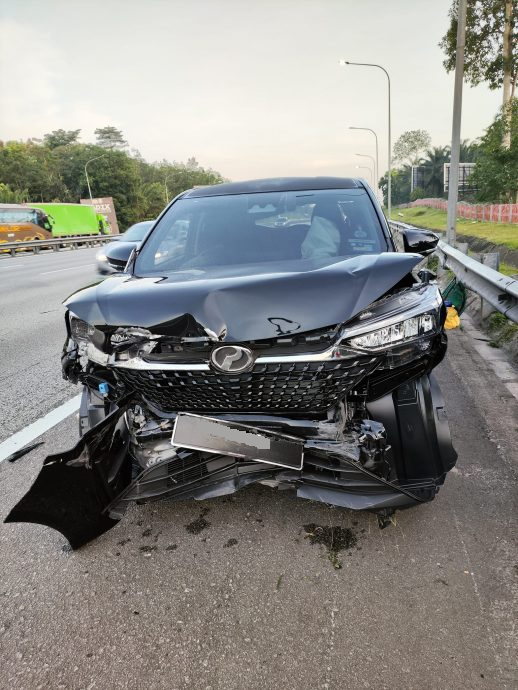 等新车8个月 驾2小时撞毁  车主：只有天知我的痛 