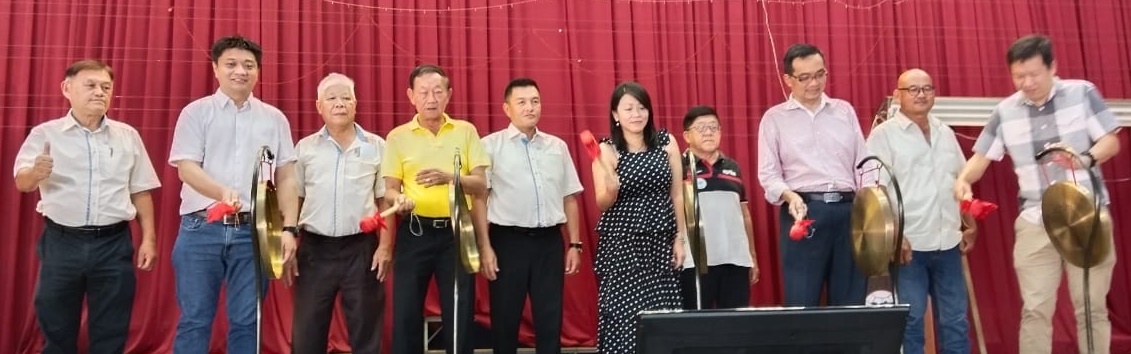 红毛丹巴占福建公会举办“心系菩萨情”义卖会