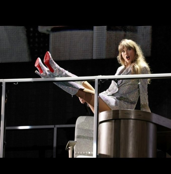 网卖看过泰莱个唱隐形眼镜 开天价4万被骂爆