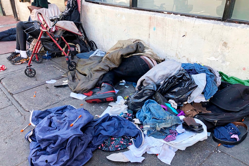 美国大城满街“丧尸”惊人画面曝光 白宫定调“新威胁”