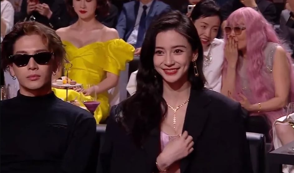 芭莎派对座位亮点｜赵丽颖坐主位领年度演员 Angelababy咖位偶像派