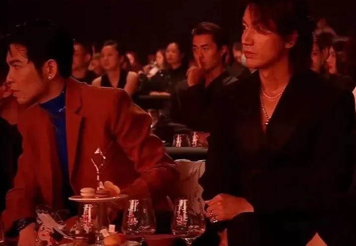 芭莎派对座位亮点｜赵丽颖坐主位领年度演员 Angelababy咖位偶像派