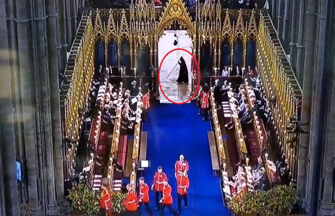 英王查尔斯三世加冕仪式 网疯传“死神”现身西敏寺大门