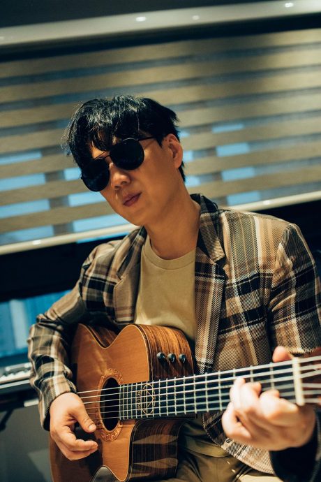 萧煌奇面向背板唱歌  网骂爆助理失责