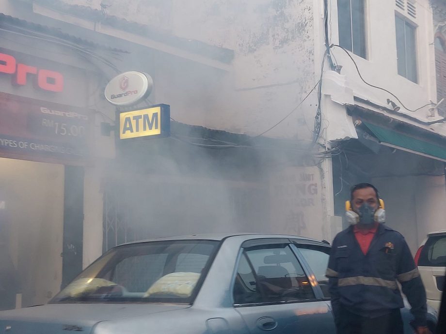 蚊症来袭 老街大规模喷蚊雾