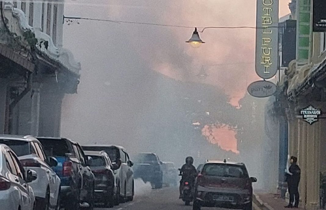 蚊症来袭 老街大规模喷蚊雾