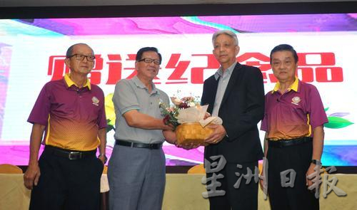 补图//全国版:廖秋强吁华裔生报考高中华文,成为高中华文教师培育下一代