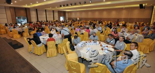 补图//全国版:廖秋强吁华裔生报考高中华文,成为高中华文教师培育下一代