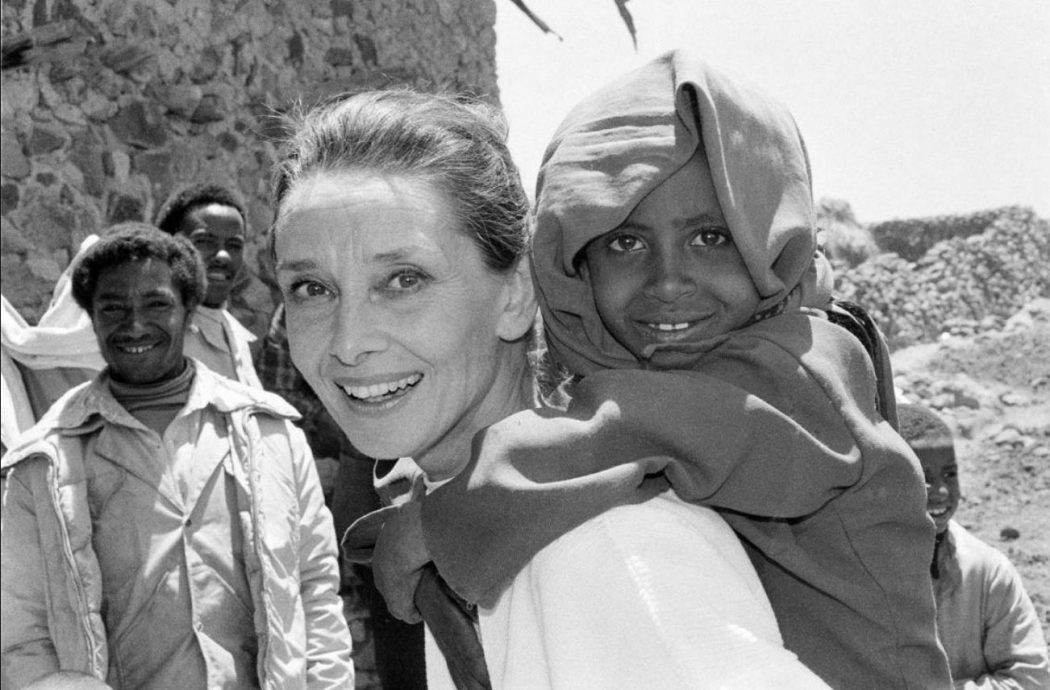 袁咏仪获封港版柯德莉夏萍 惹网不满:不要侮辱Audrey