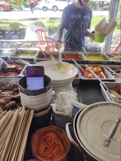 被常客嫌牛肉丸小粒又贵 小贩怒怼:回去买宜家的吃!