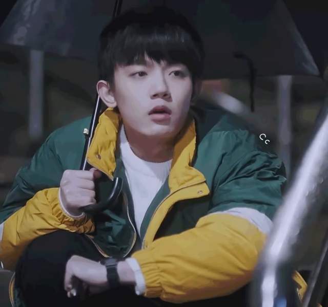 被曝与女制片床照  《亲爱的，热爱的》男星连夜报警