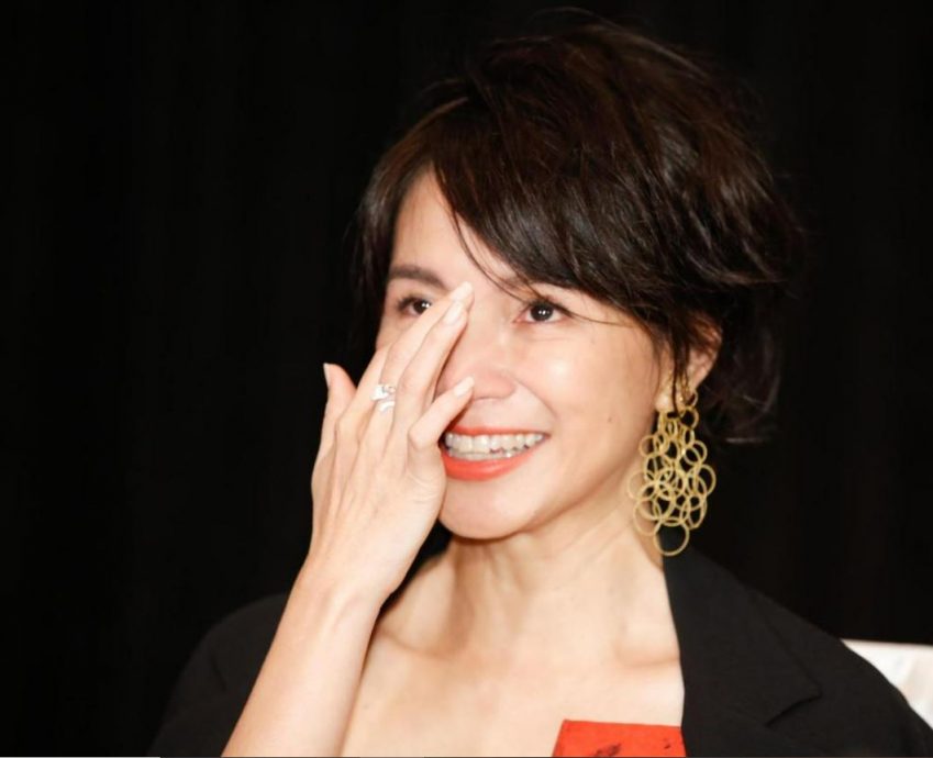 被问老公顿3秒 李心洁2度哽咽泪险泪崩