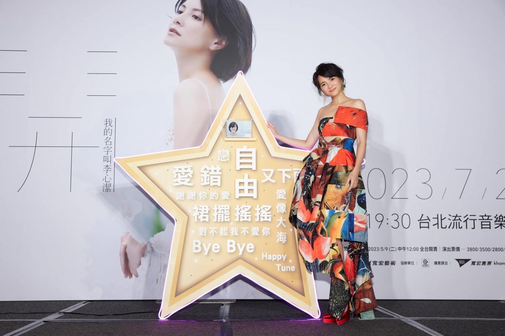 被问老公顿3秒 李心洁2度哽咽泪险泪崩