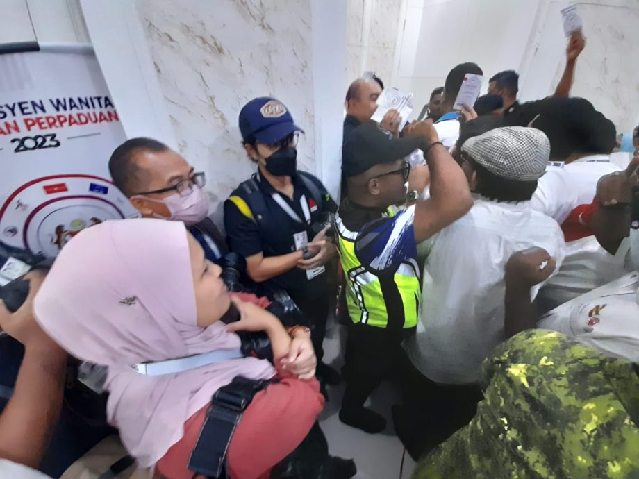 视频 | 团结政府大会人数破万!部分党员进不了 与保安大吵