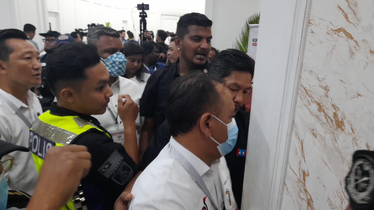 视频 | 团结政府大会人数破万!部分党员进不了 与保安大吵