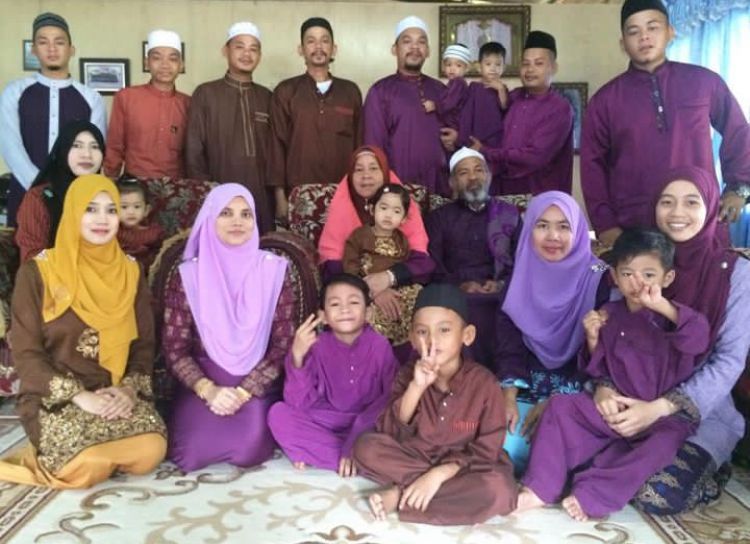 视频|兄姐与新兵小弟见面视频惹哭网 “父母生前交待要互相照顾”