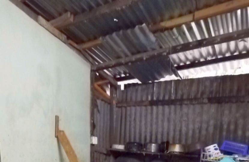 视频|清洁工屡次申请政府援助不获批 问子女:“要修屋顶还是买食物?”