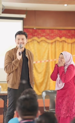 视频|网红返母校送惊喜 恩师收礼秒惊呆