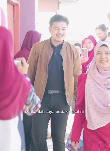 视频|网红返母校送惊喜 恩师收礼秒惊呆