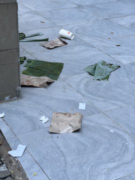 视频|KLCC双峰塔下垃圾处处 “大马人文明不见了!”