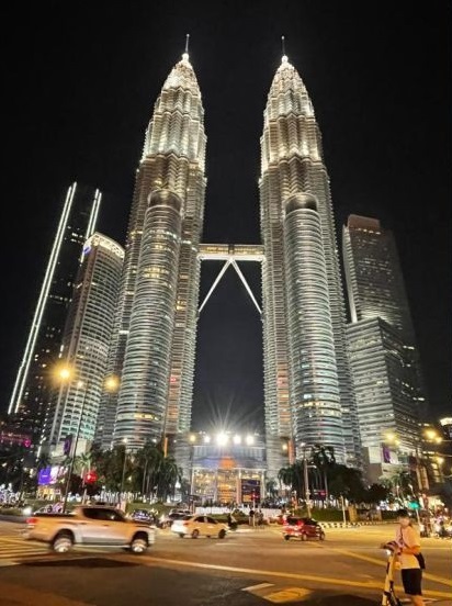 视频|KLCC双峰塔下垃圾处处 “大马人文明不见了!”