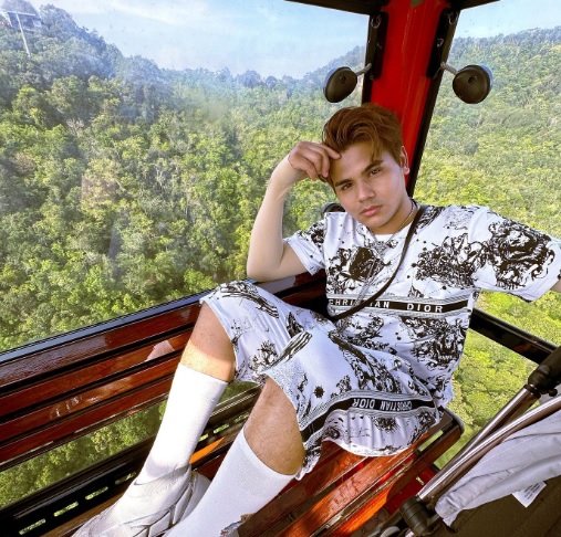 讽刺B40活得像T20乱花钱·网红：我没错 不道歉！