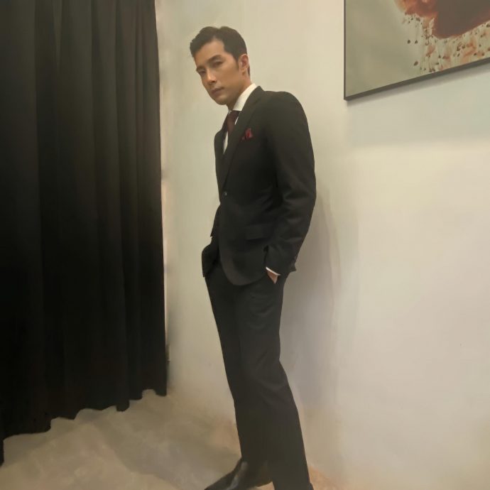 贺军翔否认舌吻酒店妹喊告 葛斯齐称爆料人改口“什么也不知道 ”	