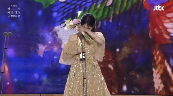 赢大赏致词被批哭哭啼啼 朴恩斌遭名嘴酸不是18岁