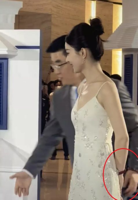 赵丽颖1招灵活避咸猪手 网喊话女明星学起来！