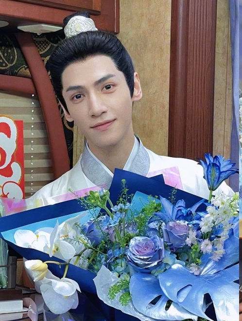 跃升古装男神|新剧造型撞衫龚俊 罗云熙惹双方粉丝开撕